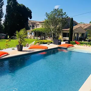 https://la-bastide-des-bourguets.fr-provencehotel.com
